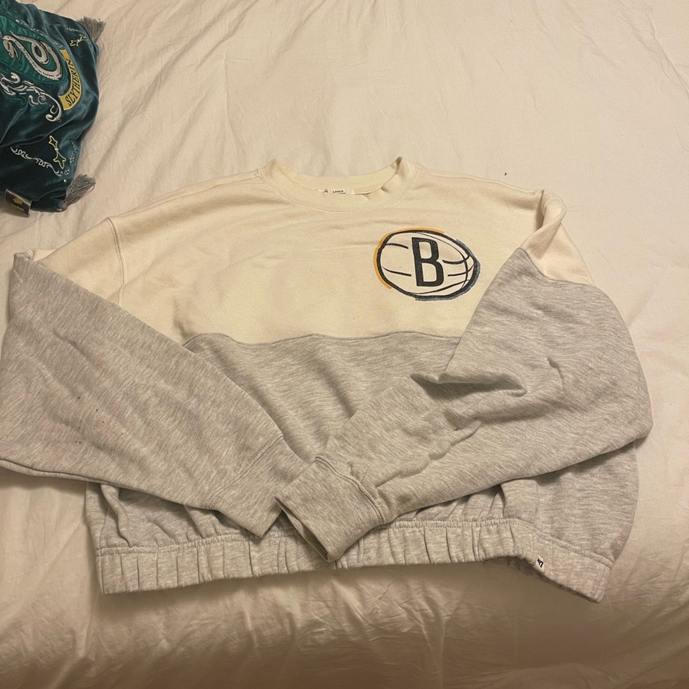 Brooklyn Nets official sweater. Size L.